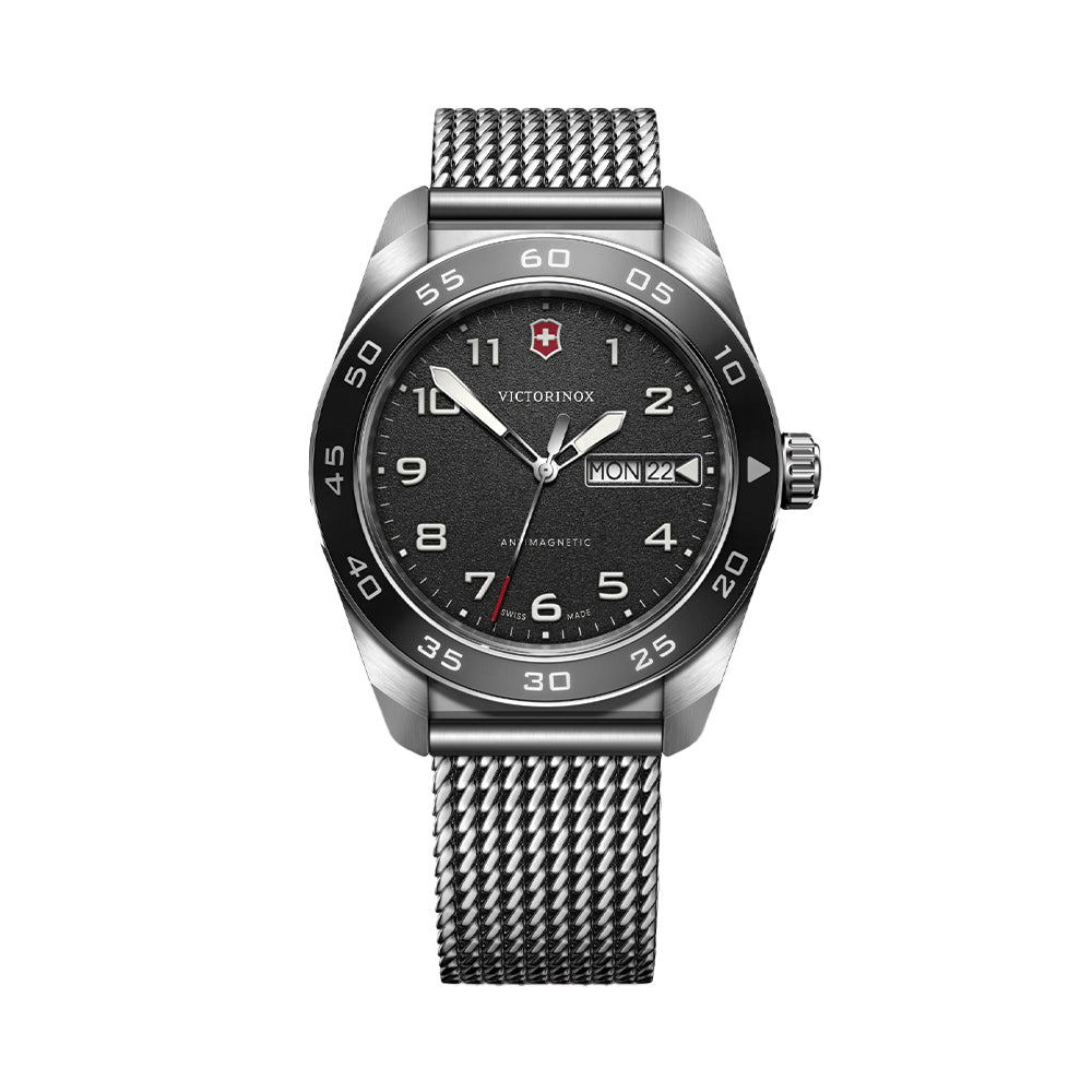 Swiss Army Quartz 42mm - Black on Bracelet | Teddy Baldassarre