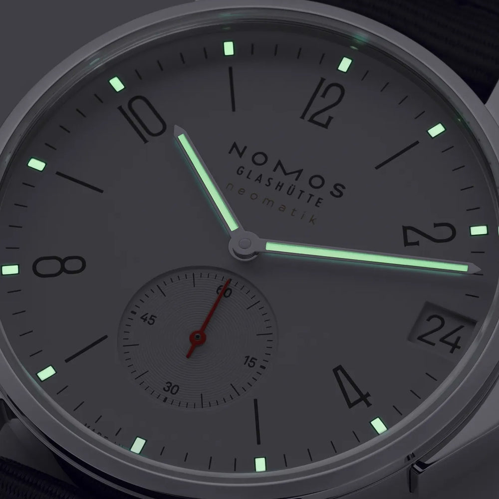 Ahoi Neomatik Sapphire Back 38mm - White Silver-Plated on Fabric Strap