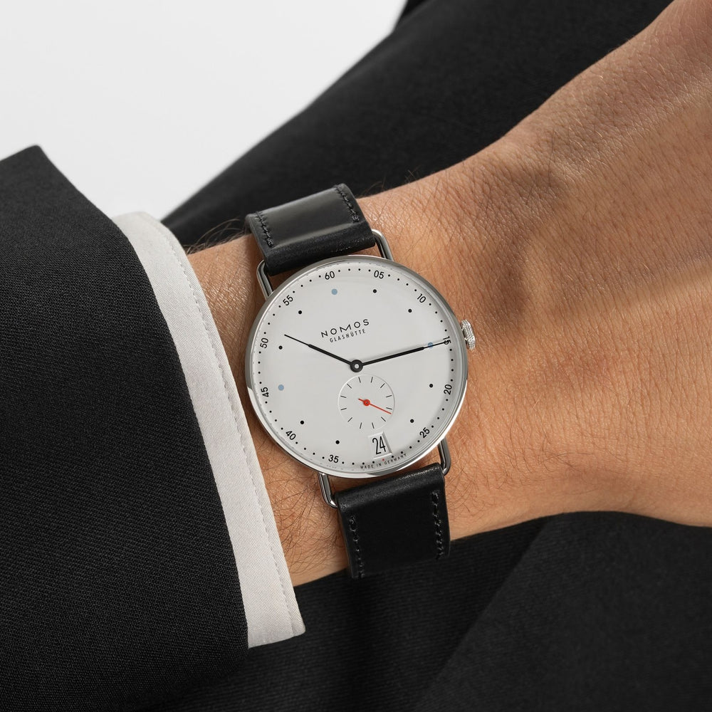 Metro Date 38mm - White Silver-Plated on Leather Strap