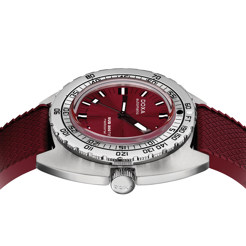 SUB 300 Ti5 42.5mm - Red on Rubber Strap