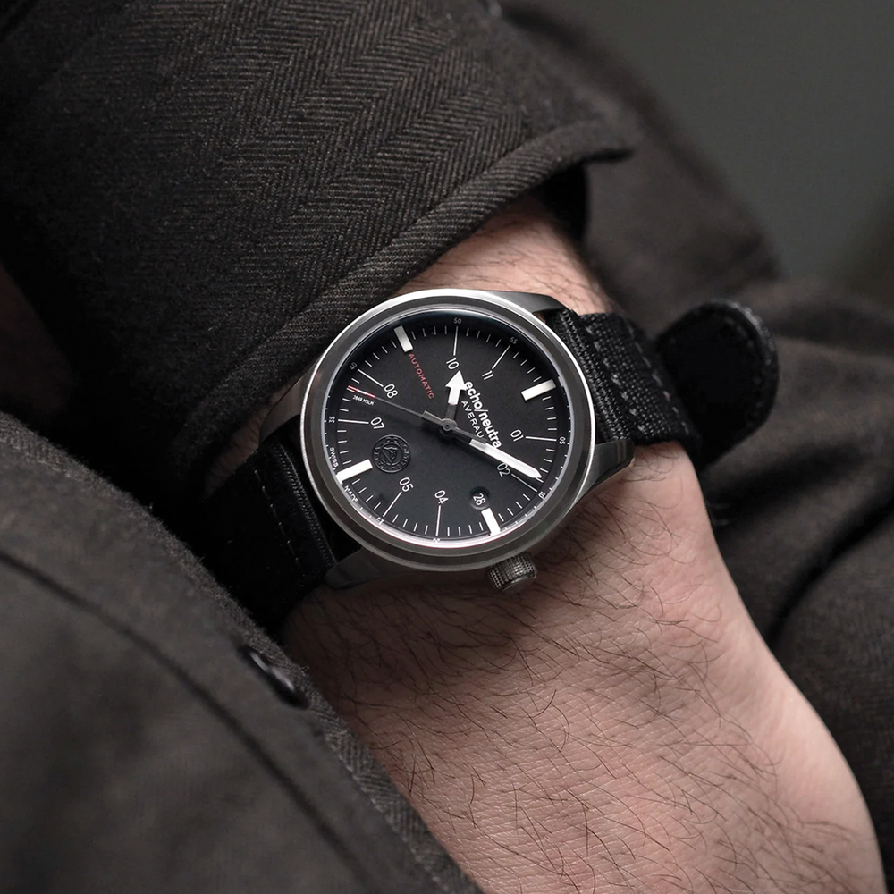 Averau 3 Hand 39mm - Black on Fabric Strap