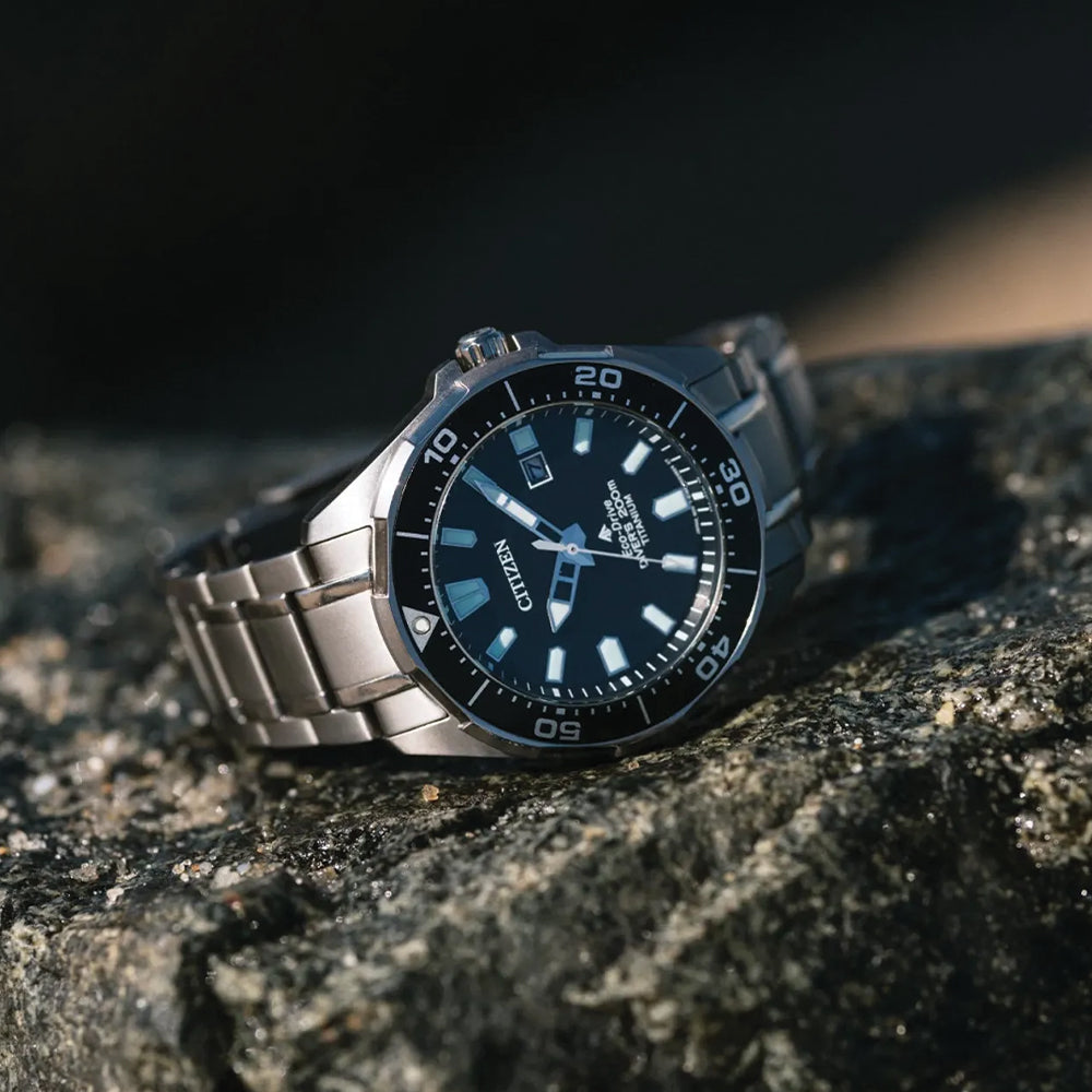 Promaster Diver Titanium 44mm - Black on Bracelet