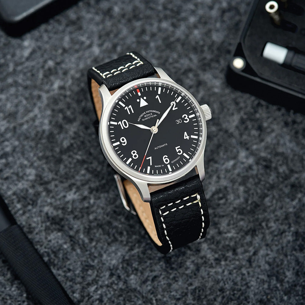 Terrasport II 40mm - Black on Leather Strap