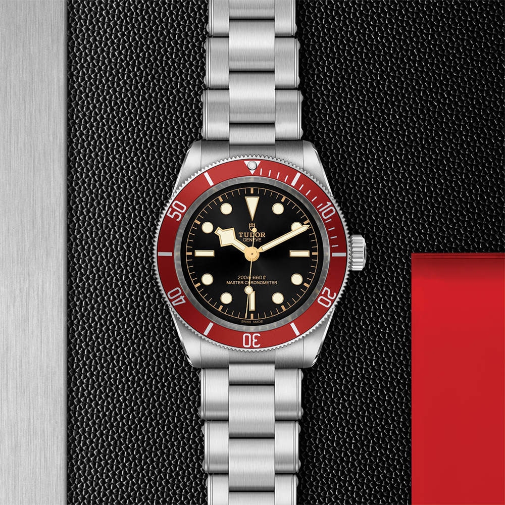 Black Bay 41mm - Black, Burgundy Bezel on Bracelet