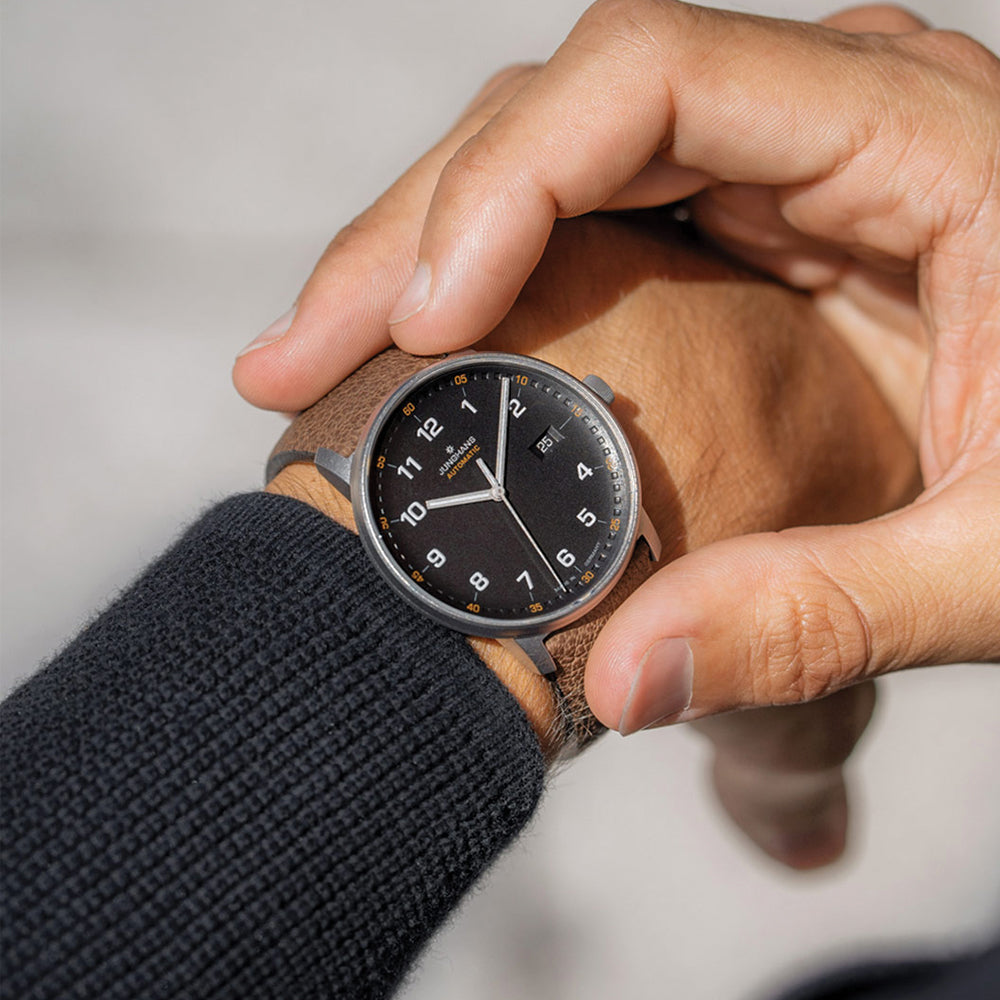 FORM A Titan 40mm - Black on Leather Strap