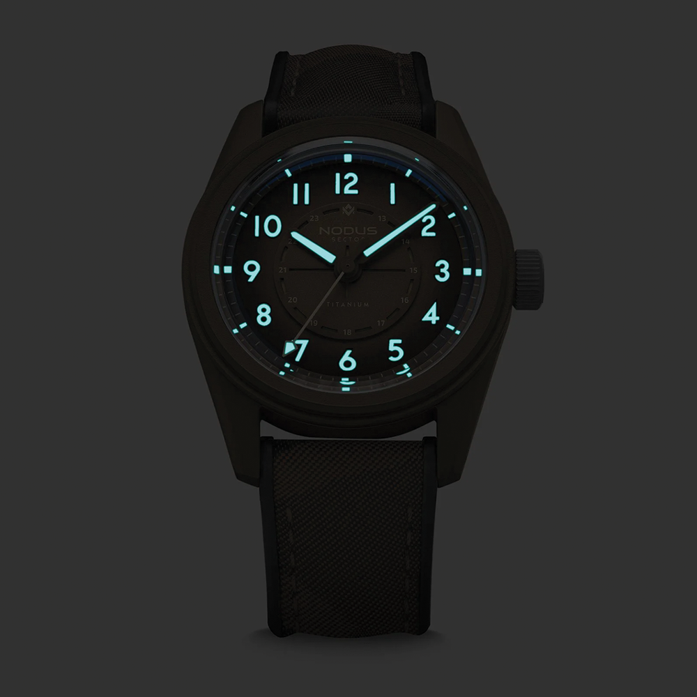 Sector II Field Titanium FDE 38mm - Brown on Rubber Strap