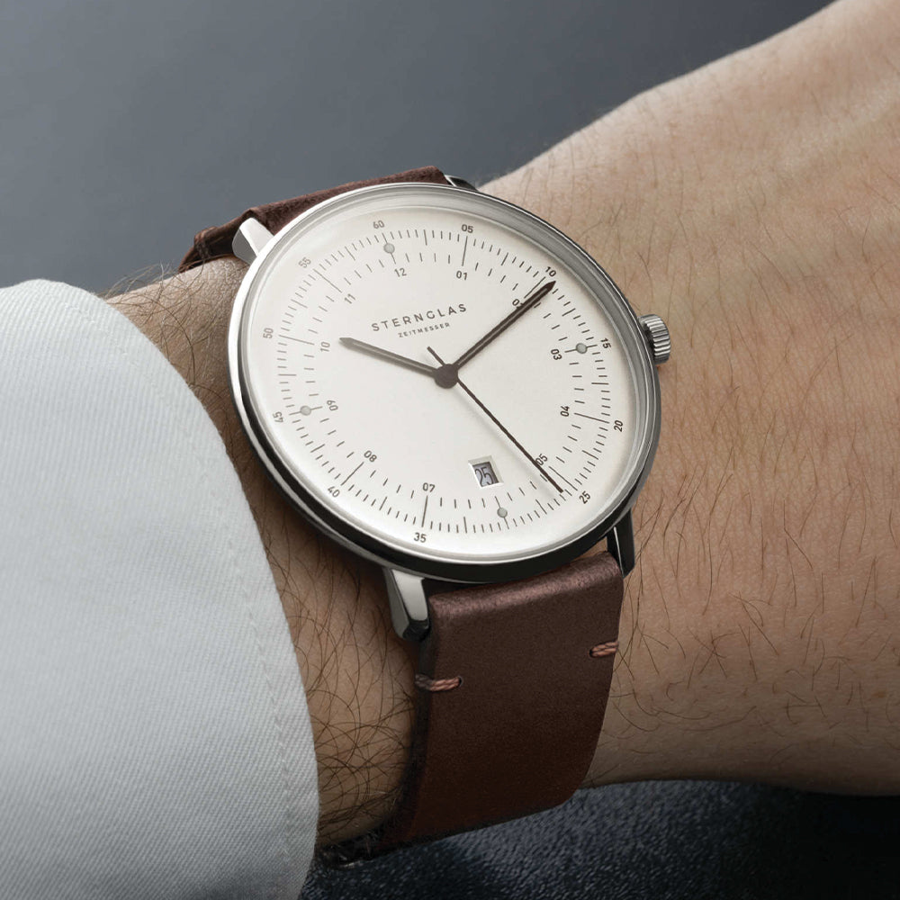 Hamburg Quartz 42mm - White on Leather Strap