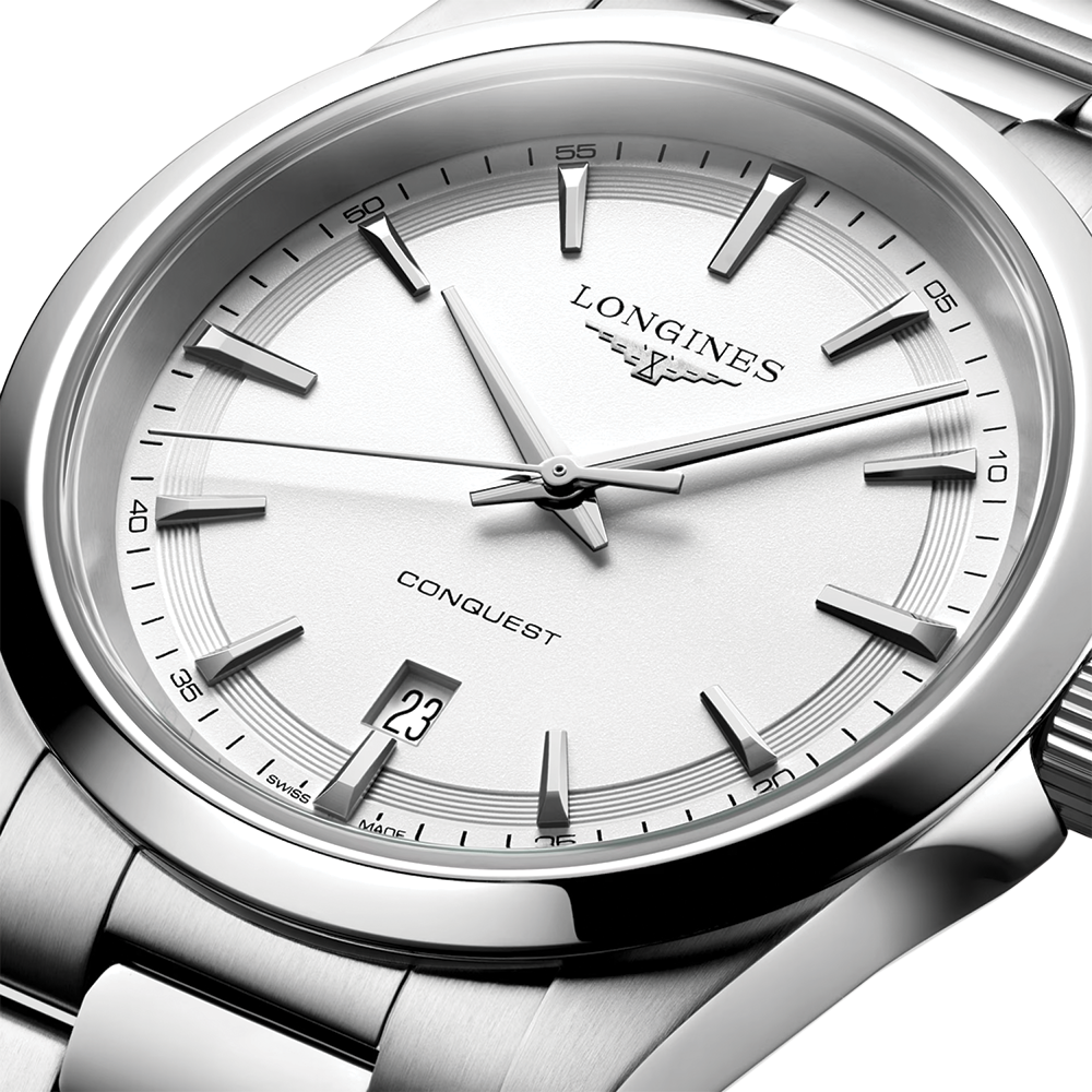 Conquest Quartz 41mm - White on Bracelet