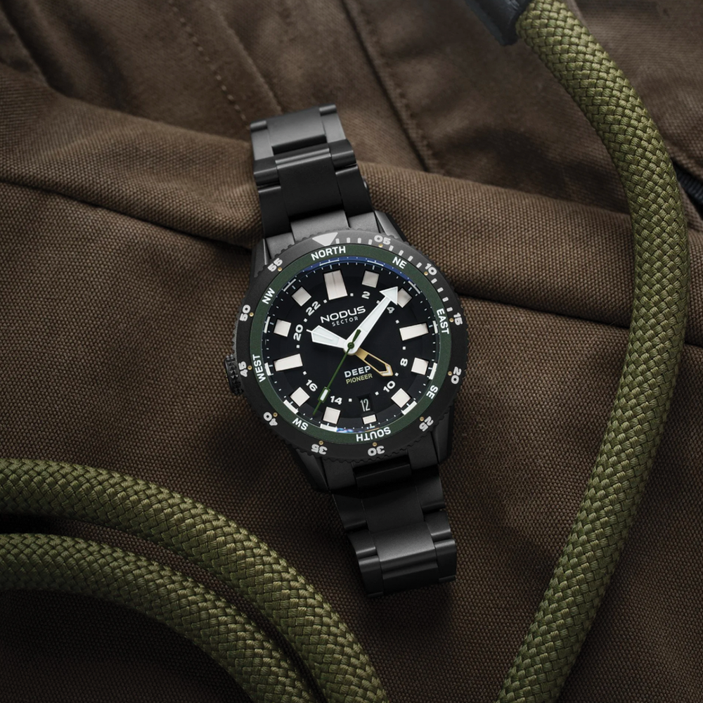 Sector Deep Pioneer NVG Black DLC 38mm - Black on Bracelet