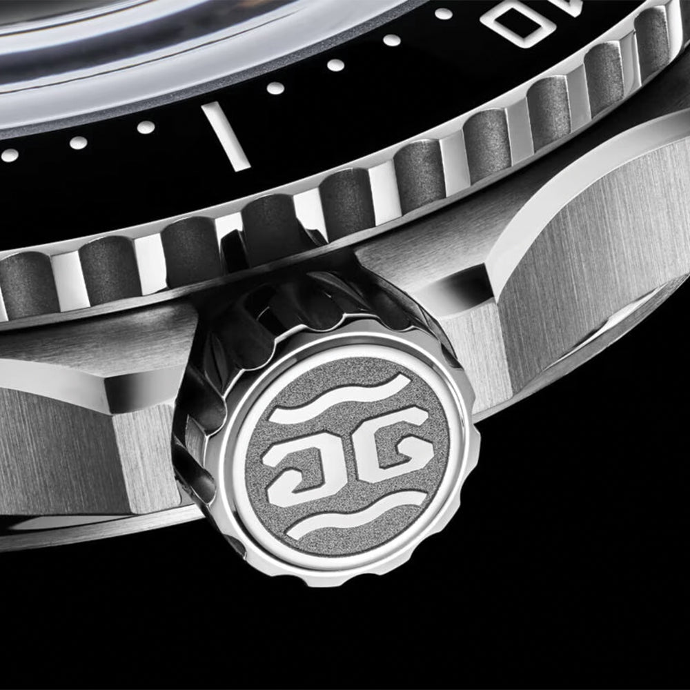 SeaQ Panorama Date 43mm - Galvanized Black on Bracelet
