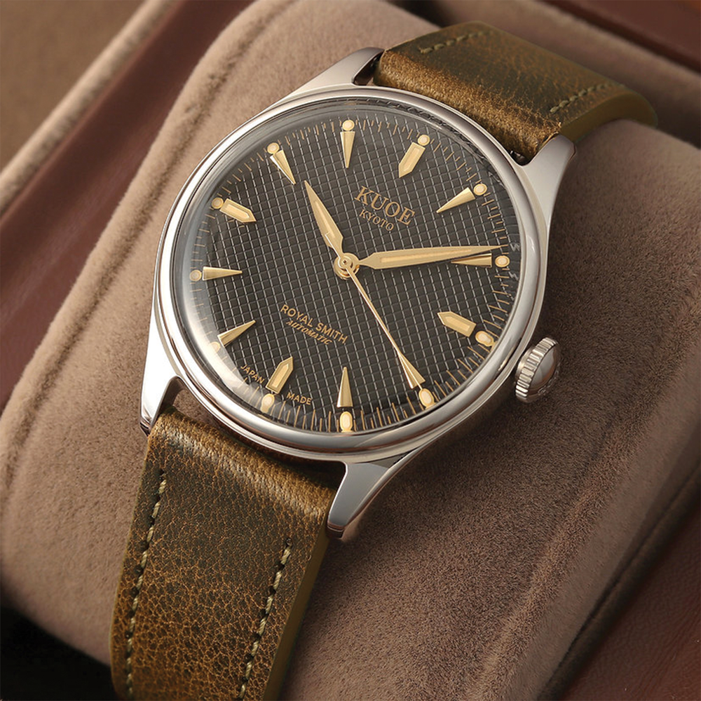 ROYAL SMITH 35mm - Black on Leather Strap