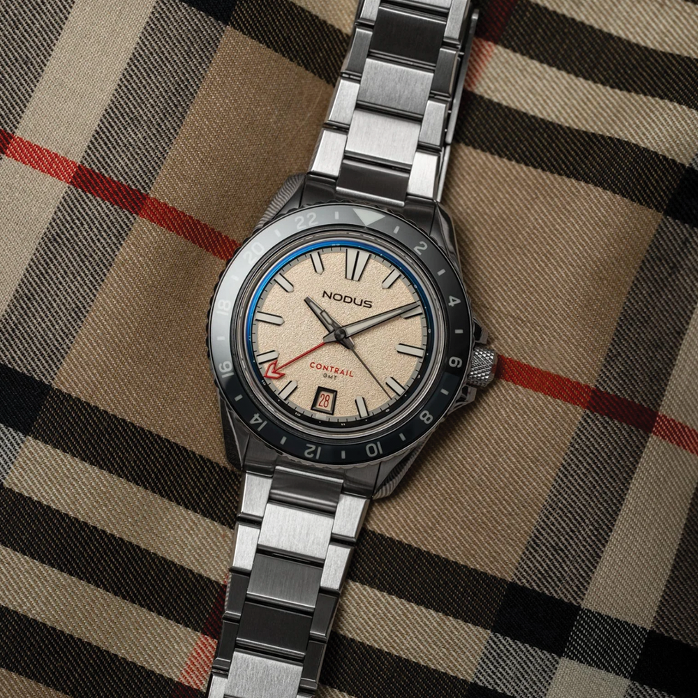 Contrail GMT Laguna 40.5mm - Ivory on Bracelet
