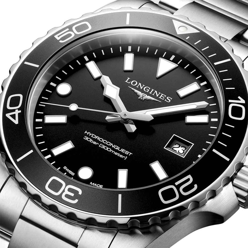 HydroConquest Quartz 42mm - Black on Bracelet