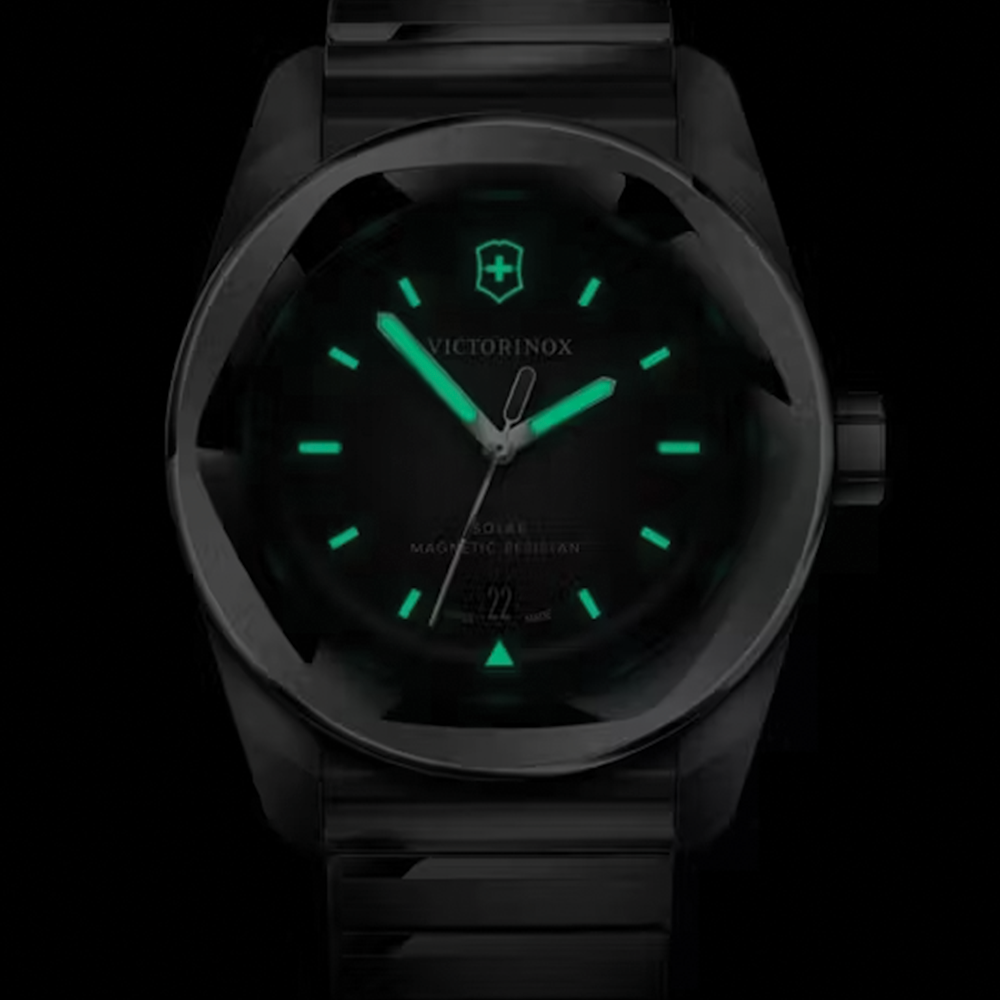 Concept One Solar 39mm - Black on Bracelet