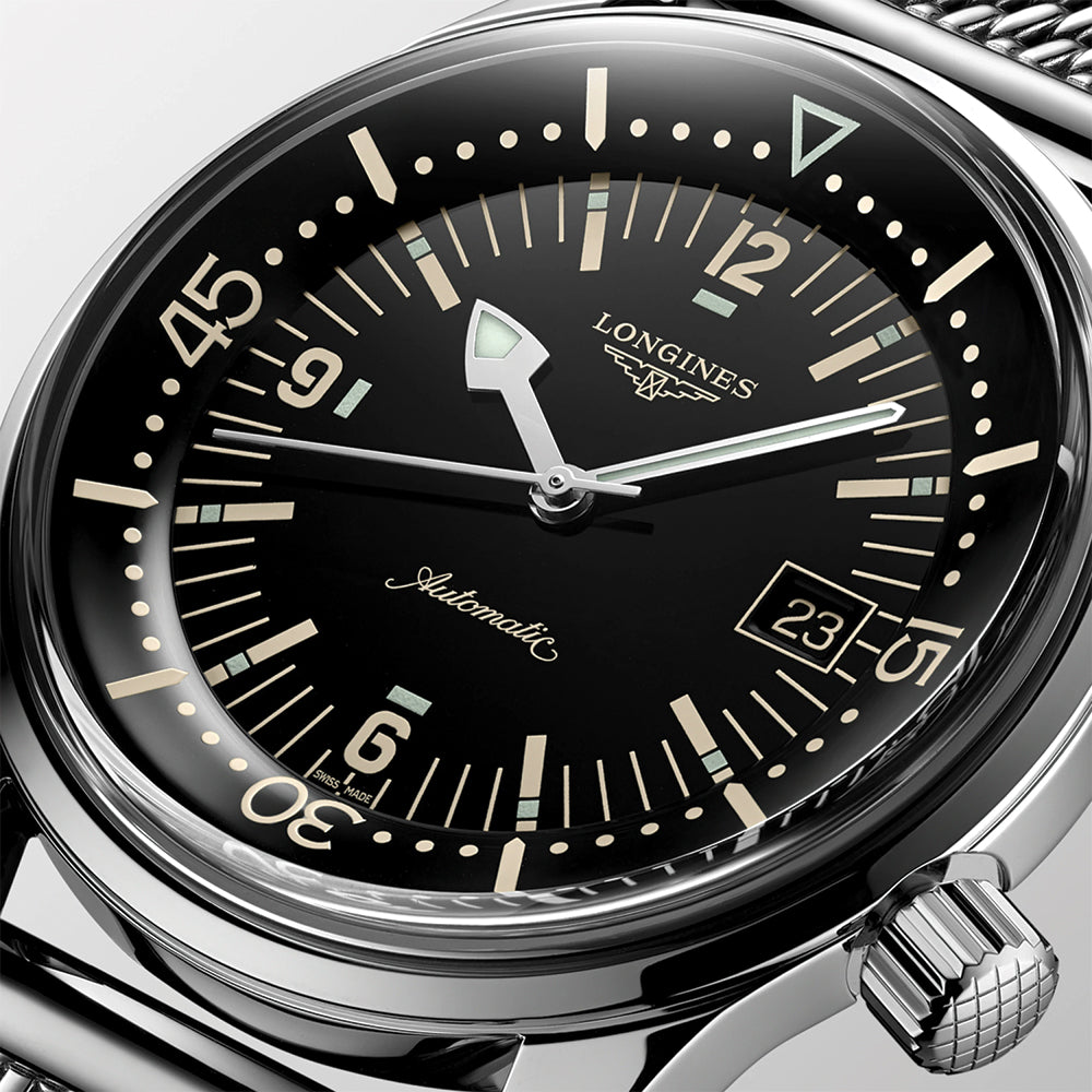 Legend Diver 42mm - Black on Bracelet