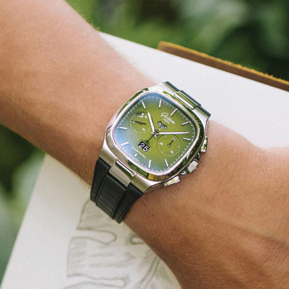Seventies Chronograph 40mm - Matte Lacquered Green on Bracelet