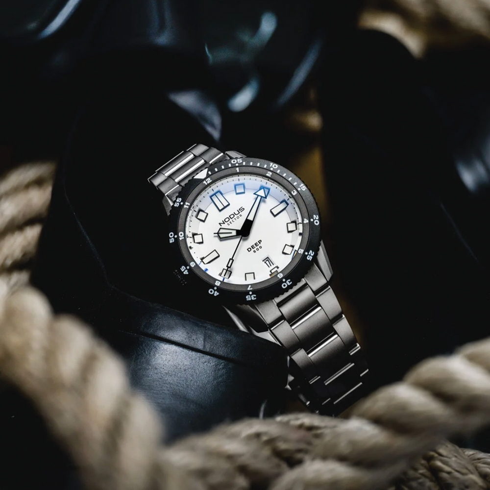 Sector Deep Polar Destro 38mm - White on Bracelet