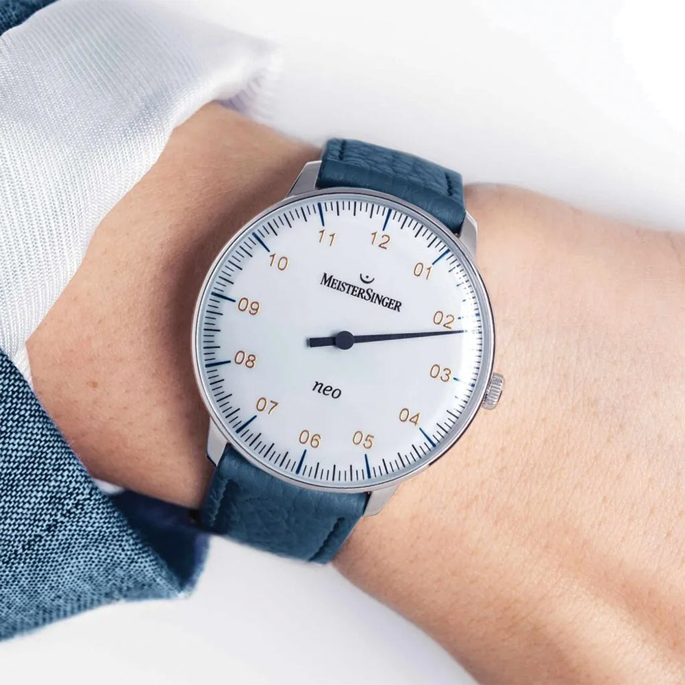 Neo Sapphire 36mm - White on Leather Strap
