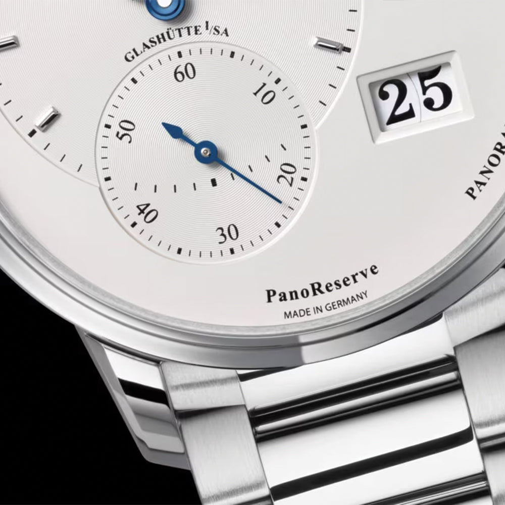 PanoReserve 40mm - Silver on Strap