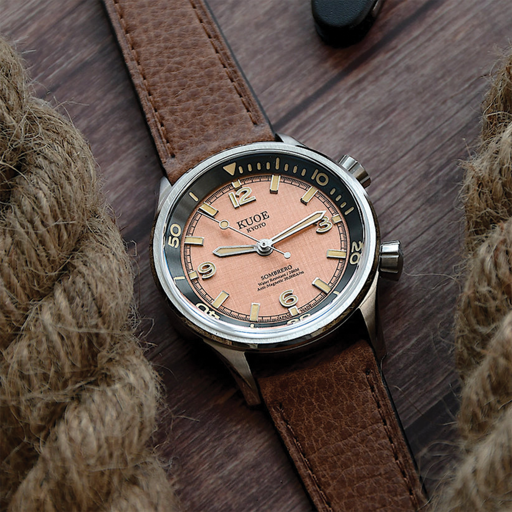 SOMBRERO 38mm - Salmon Pink on Flat-Link Bracelet w/ Additional Leather Strap