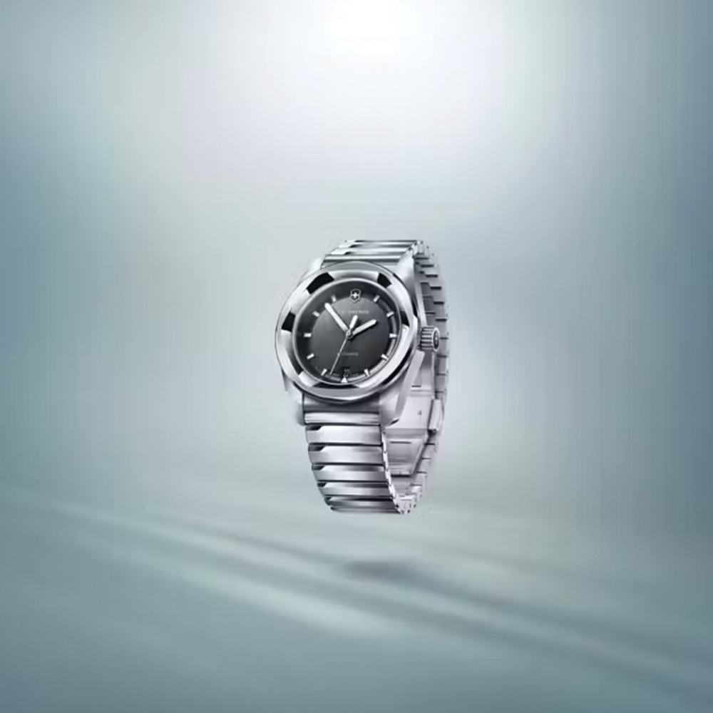 Concept One Automatic 39mm - Black on Bracelet