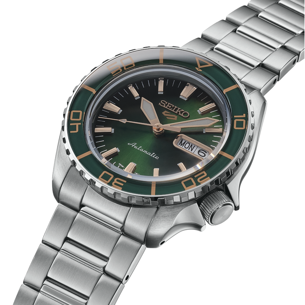 HDB005 5 Sports SKX Series 42.5mm - Green on Bracelet