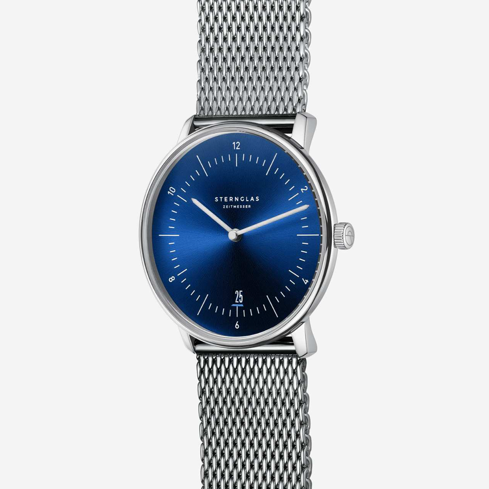 Naos Quartz Update 38mm - Blue on Bracelet