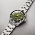 Divers Date 39mm - Green on Bracelet