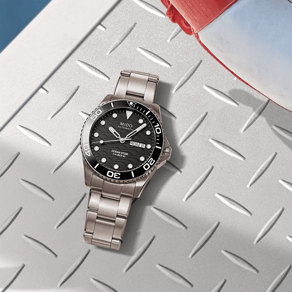 Ocean Star 200C Titanium 42.5mm - Black on Bracelet