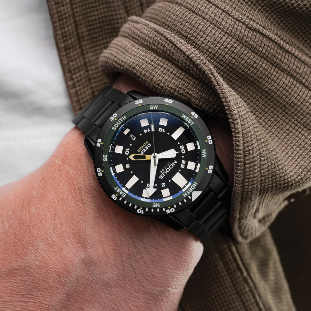 Sector Deep Pioneer NVG Black DLC 38mm - Black on Bracelet