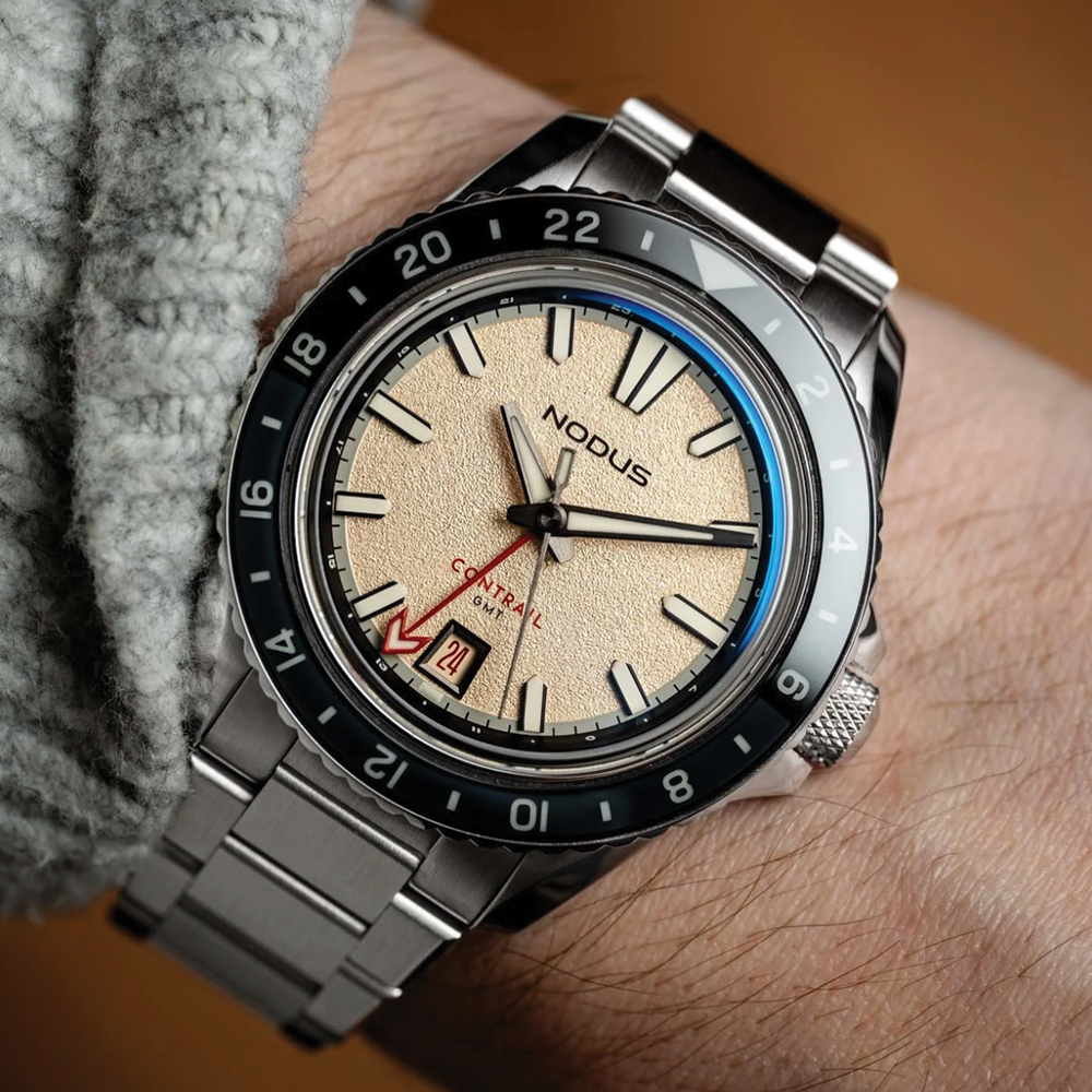 Contrail GMT Laguna 40.5mm - Ivory on Bracelet