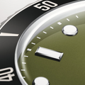 Divers Date 39mm - Green on Bracelet