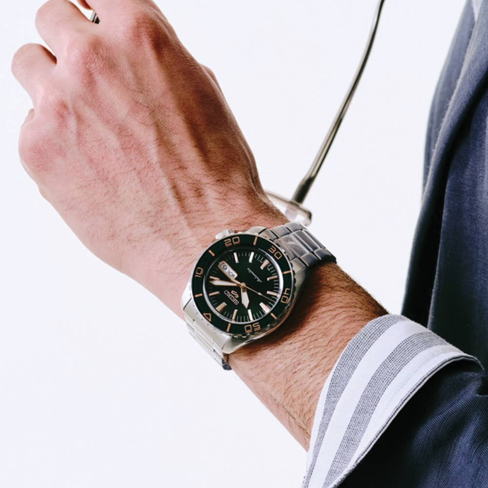 HDB005 5 Sports SKX Series 42.5mm - Green on Bracelet
