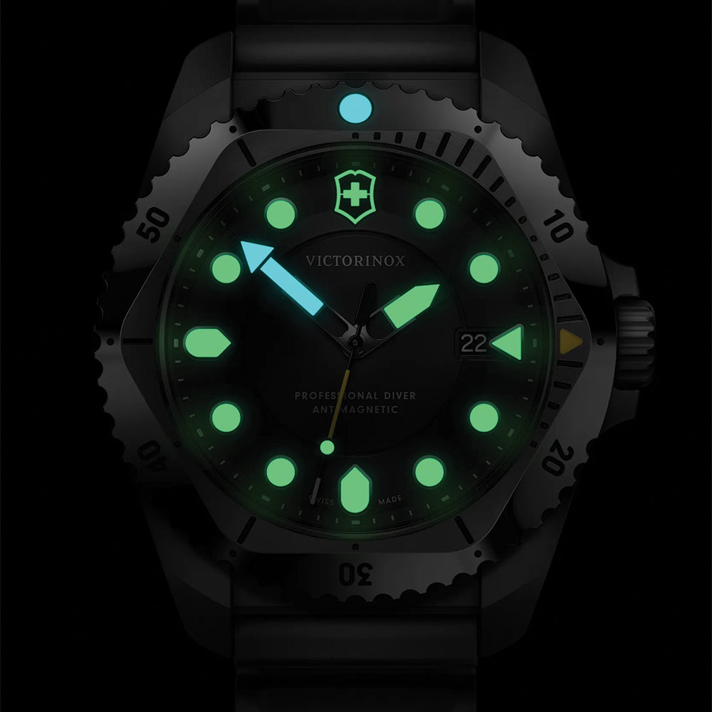 Dive Pro Quartz 43mm - Black on Rubber Strap