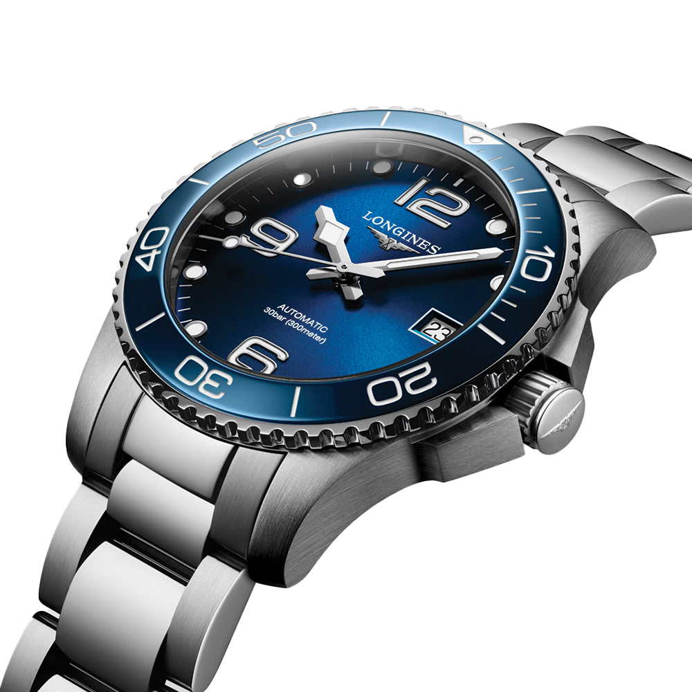 HydroConquest 39mm - Blue on Bracelet