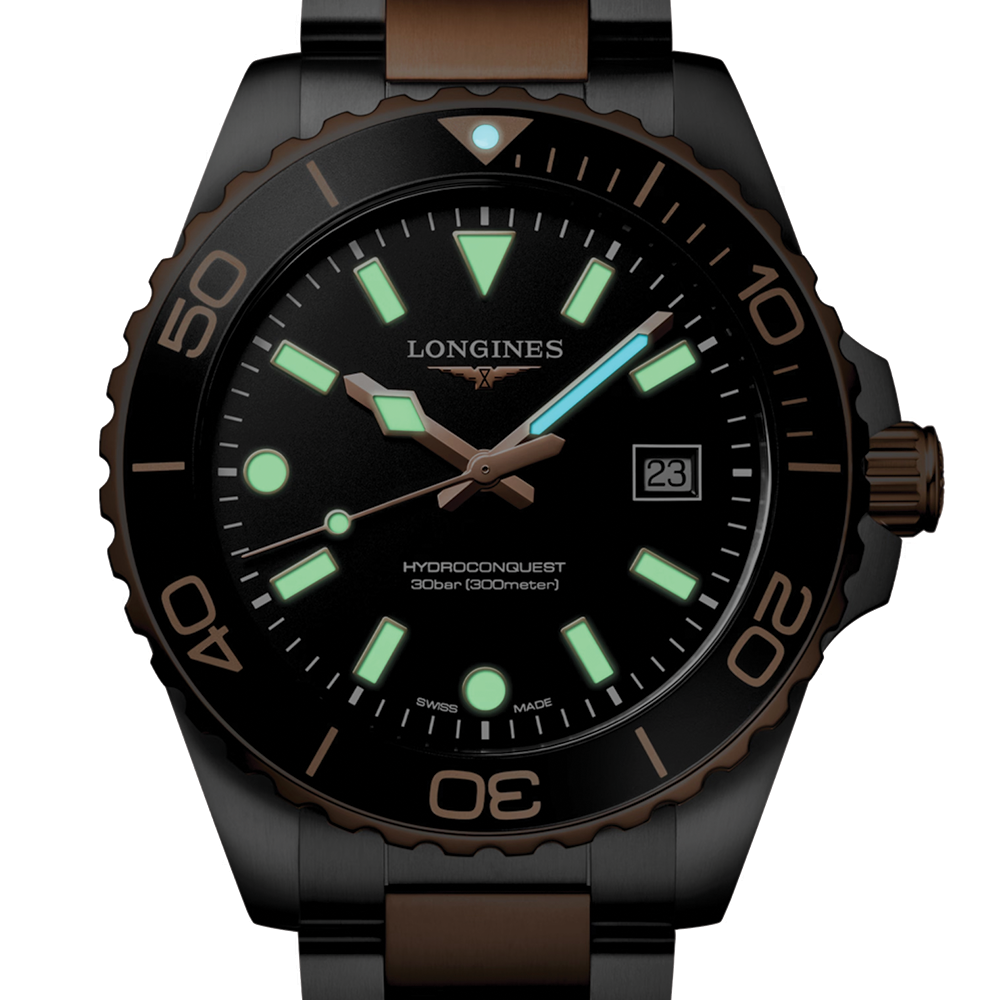 HydroConquest Quartz Red PVD Two-Tone 42mm - Black on Bracelet
