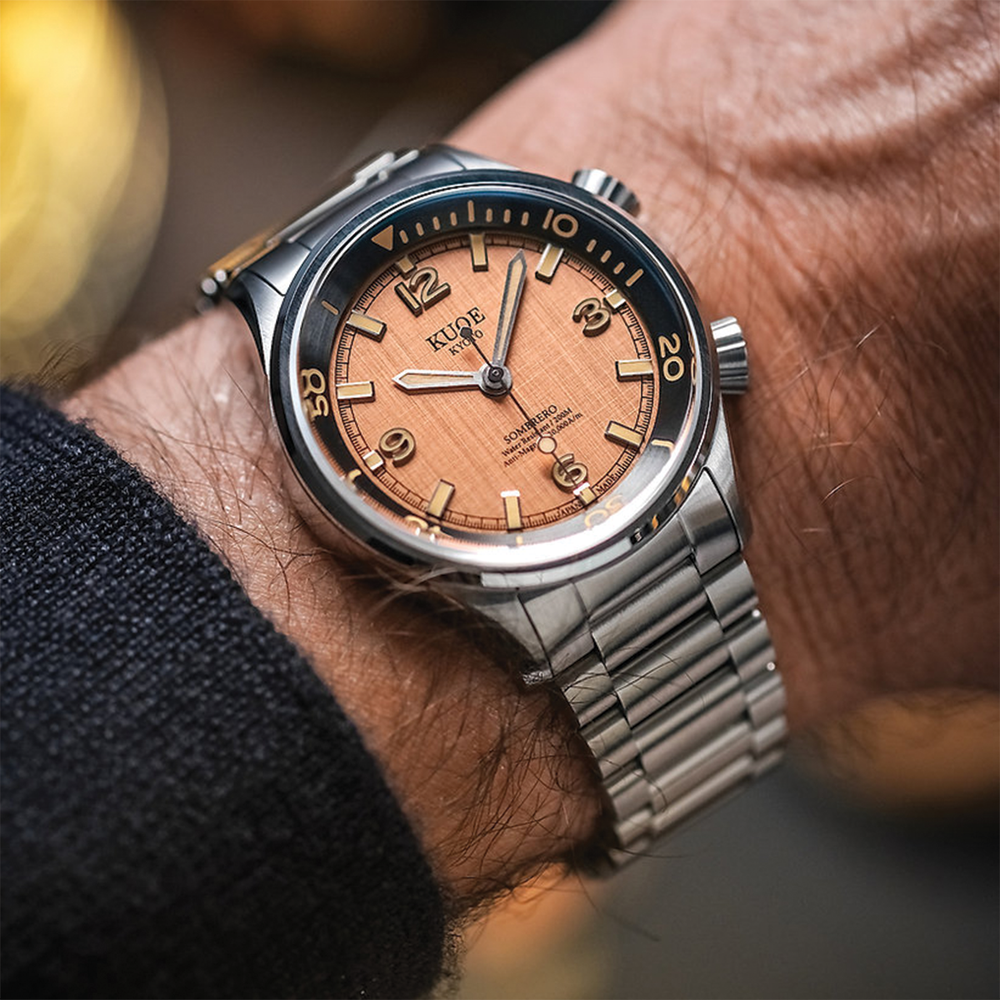 SOMBRERO 38mm - Salmon Pink on Flat-Link Bracelet w/ Additional Leather Strap