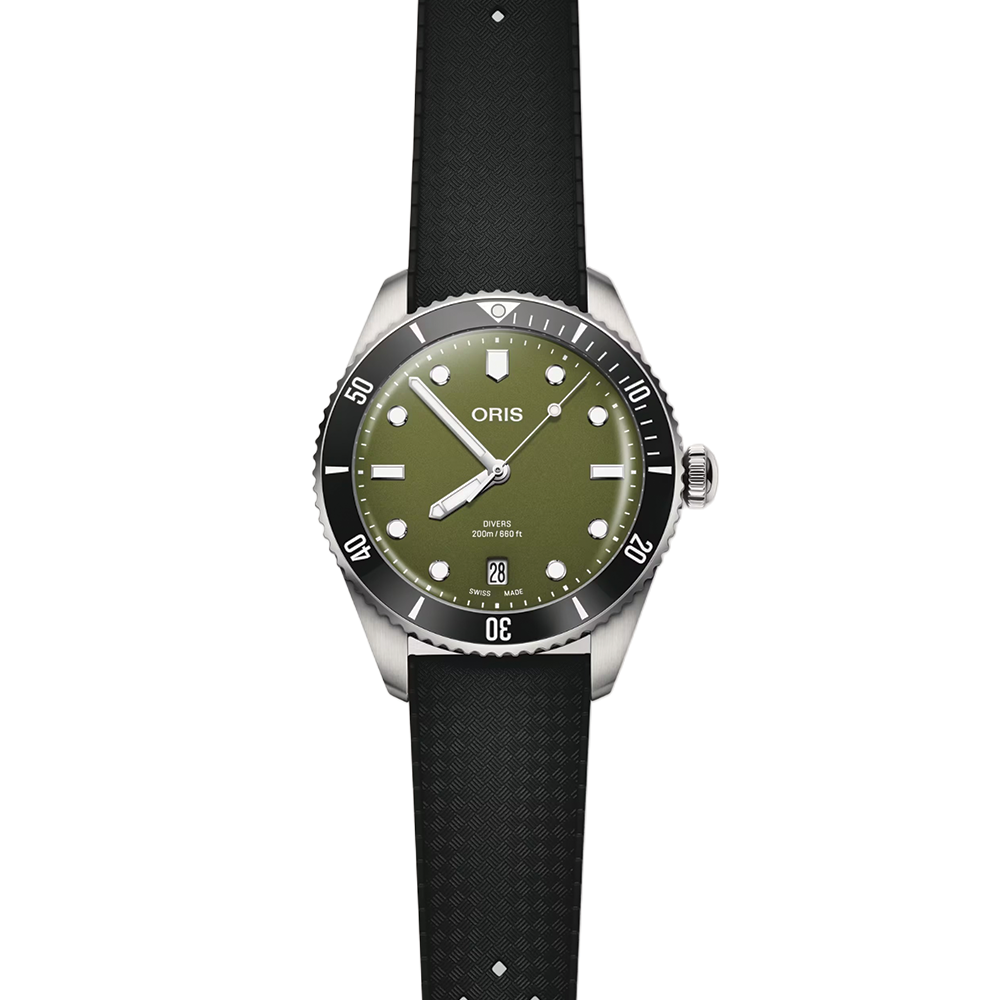 Divers Date 39mm - Green on Bracelet