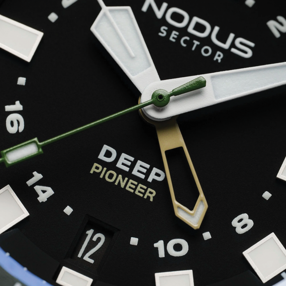 Sector Deep Pioneer NVG Black DLC 38mm - Black on Bracelet