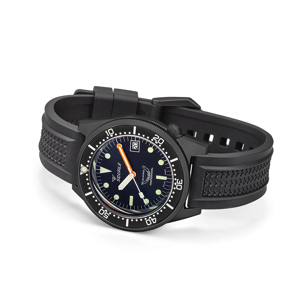 1521 Black DLC 42mm - Black on Bracelet