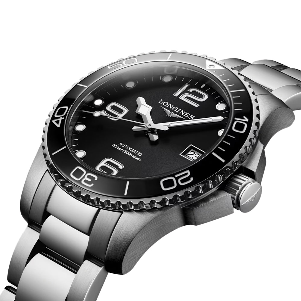 HydroConquest 39mm - Black on Bracelet