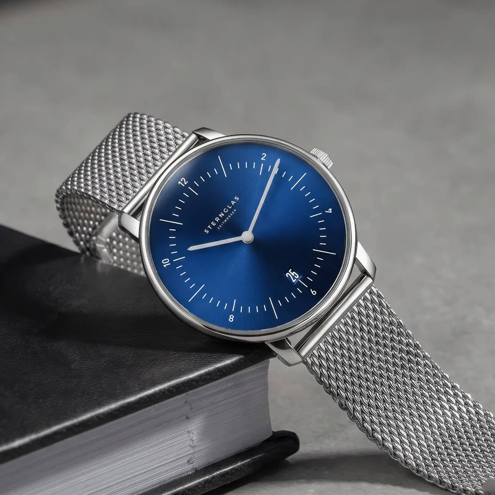 Naos Quartz Update 38mm - Blue on Bracelet