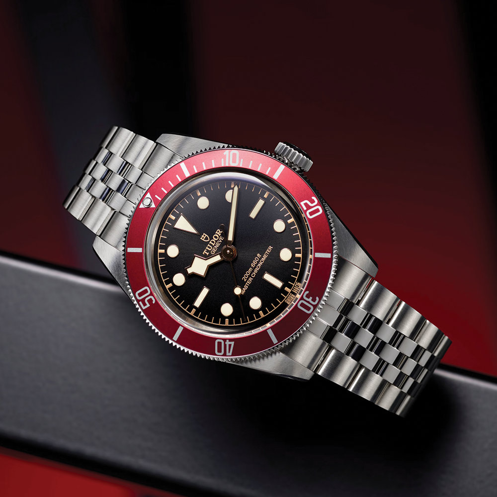 Black Bay 41mm - Black, Burgundy Bezel on Bracelet