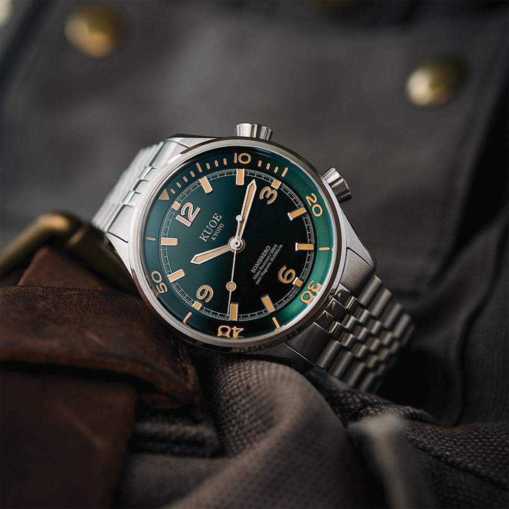 SOMBRERO 38mm - Green on Flat-Link Bracelet w/ Additional Leather Strap