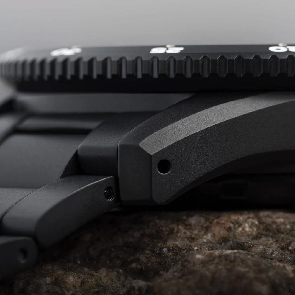 Sector Deep Pioneer NVG Black DLC 38mm - Black on Bracelet
