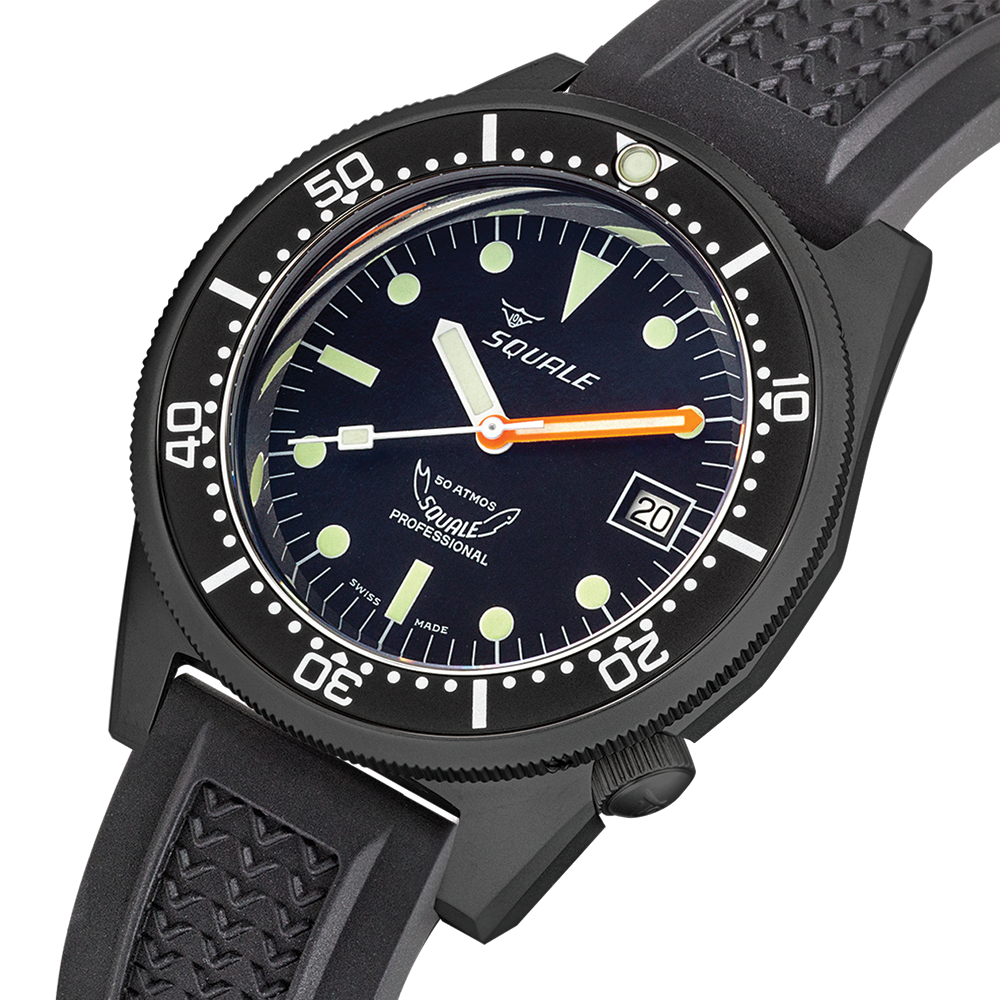 1521 Black DLC 42mm - Black on Bracelet
