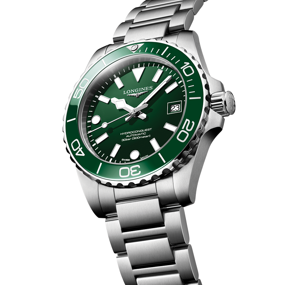 HydroConquest 39mm - Green on Bracelet