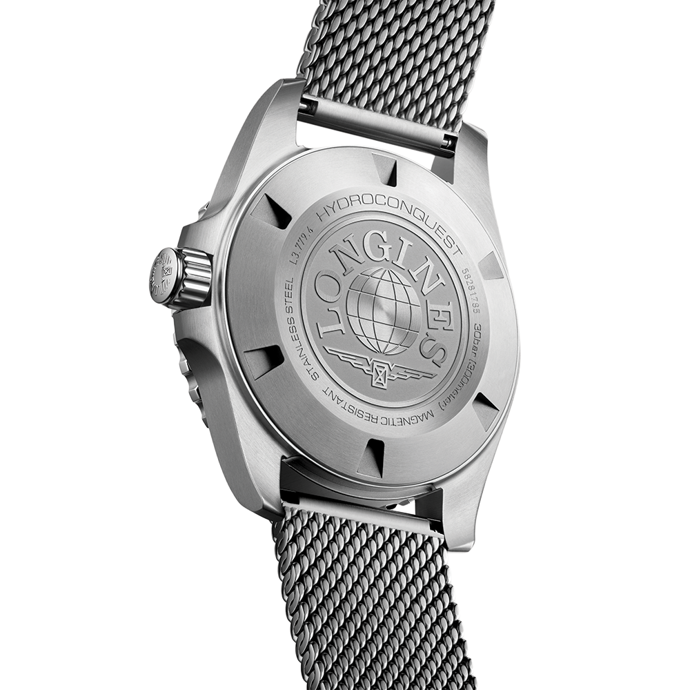 HydroConquest 39mm - Black, Blue Bezel on Mesh Bracelet