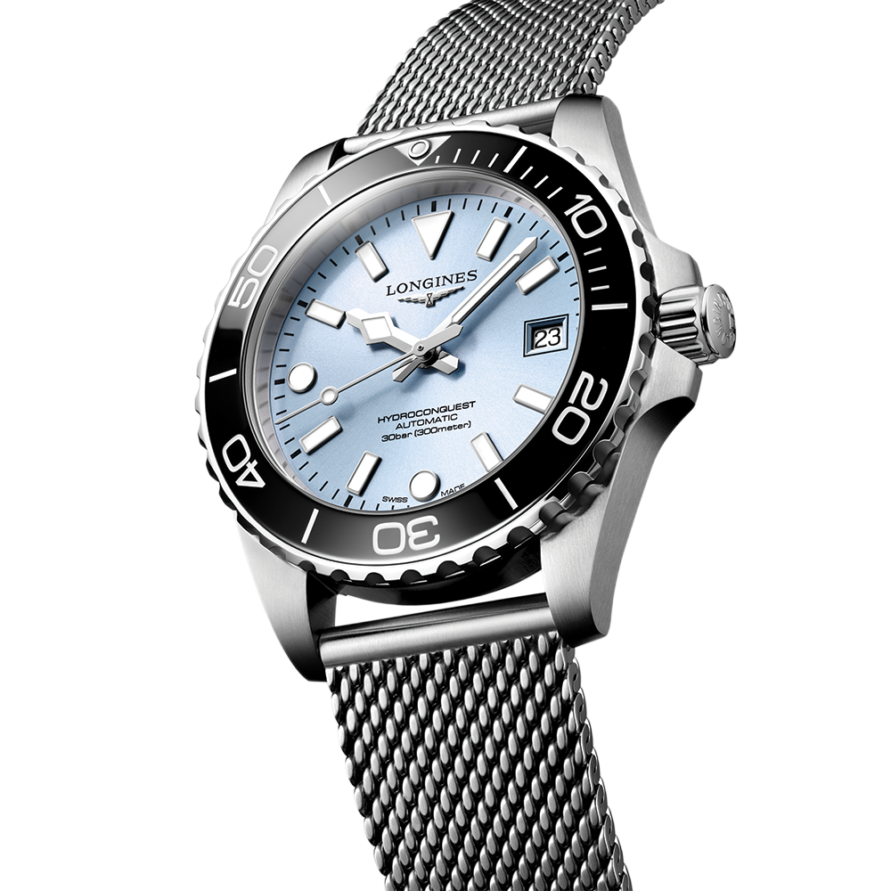 HydroConquest 39mm - Blue, Black Bezel on Mesh Bracelet