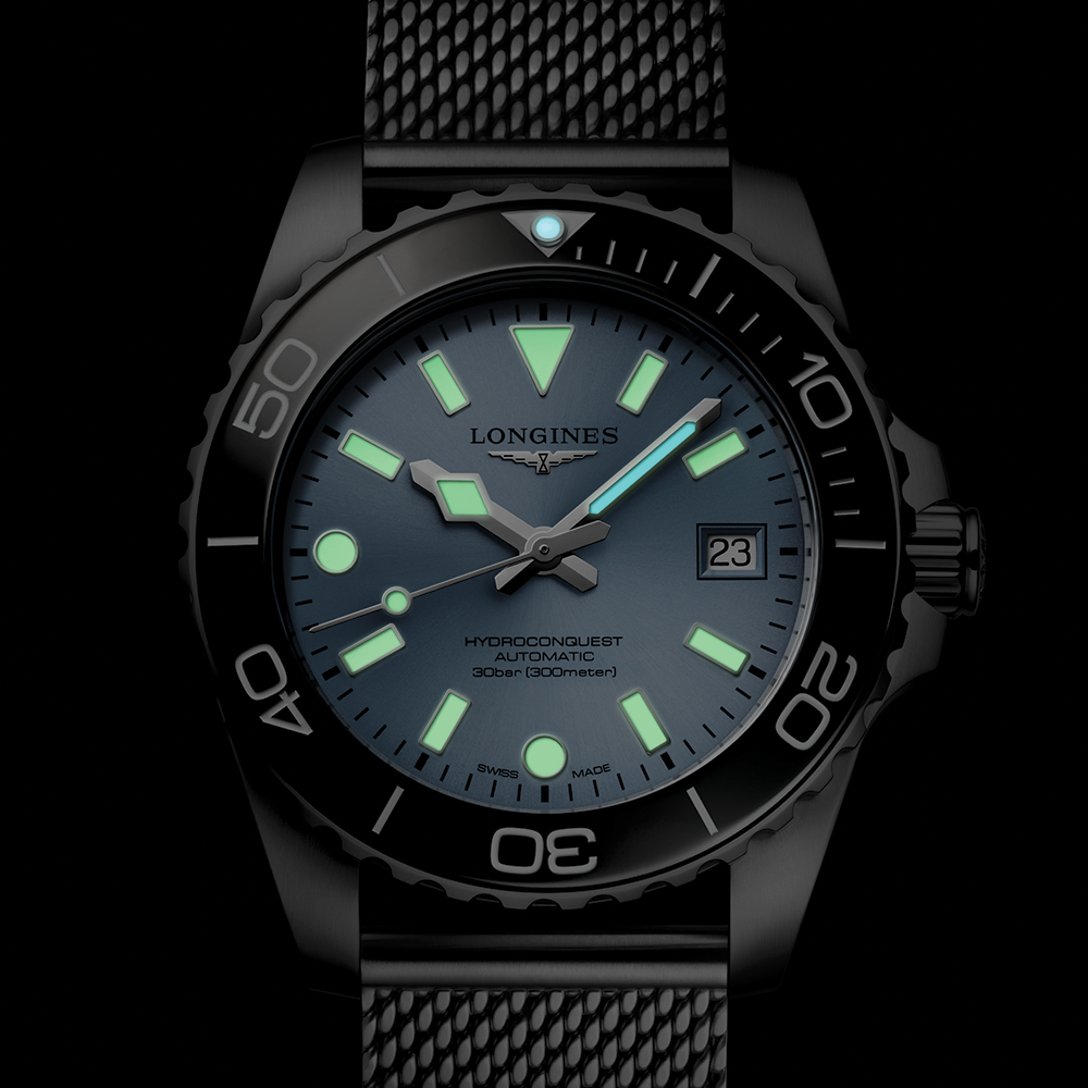 HydroConquest 39mm - Blue, Black Bezel on Mesh Bracelet